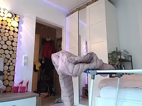 Snapshot of story_of_sarah chatting on 09/13/25, 03:45 story of sarah online show from 09/13/25, 03:45