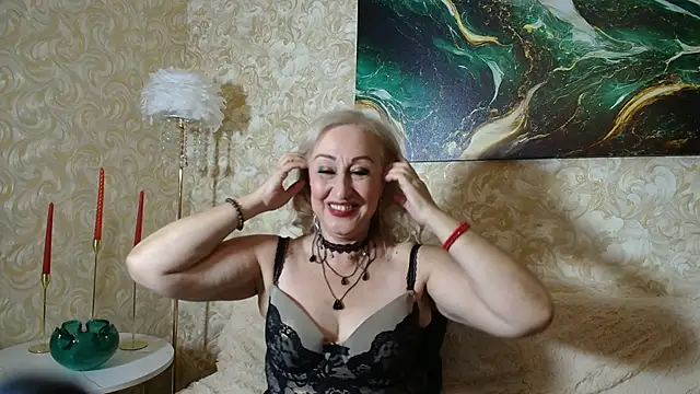  Sara  Smith  online show from 09/30/25, 03:33