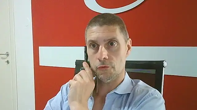 Snapshot of max79ve31 chatting on 06/11/26, 03:10 max79ve31 online show from 06/11/26, 03:10