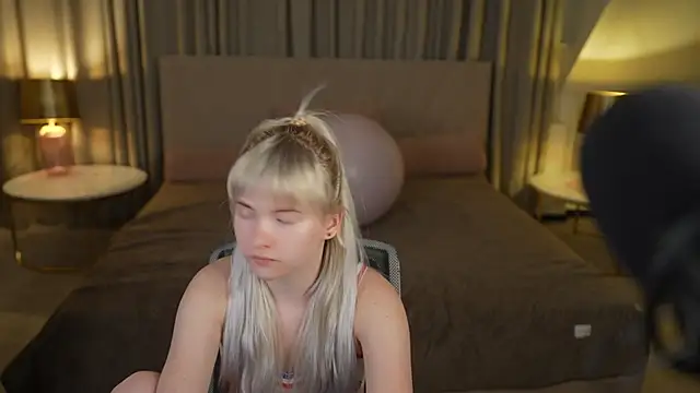 Ava kiss054 online show from 04/17/26, 06:33