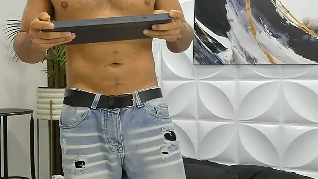 Snapshot of johan_miller0 chatting on 10/08/25, 10:51 johan miller0 online show from 10/08/25, 10:51