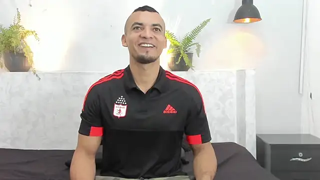 Snapshot of johan_miller0 chatting on 11/14/25, 05:06 johan miller0 online show from 11/14/25, 05:06