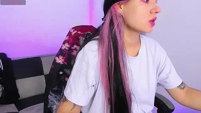 GwenHazel online show from 10/02/25, 12:23