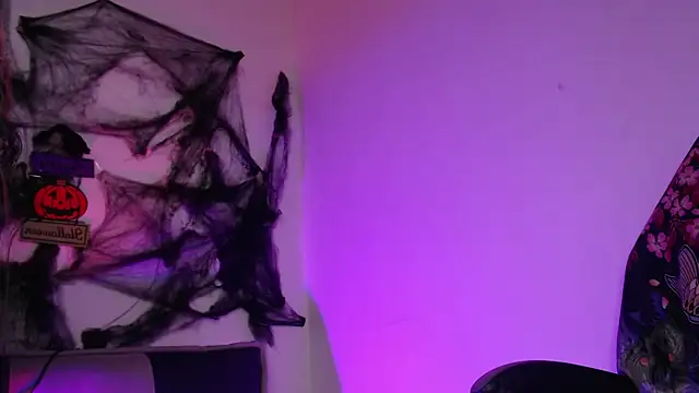 GwenHazel online show from 10/30/25, 12:17