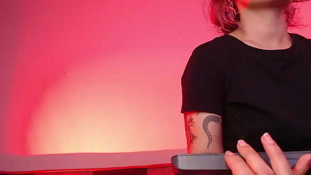 GwenHazel online show from 11/19/25, 11:10