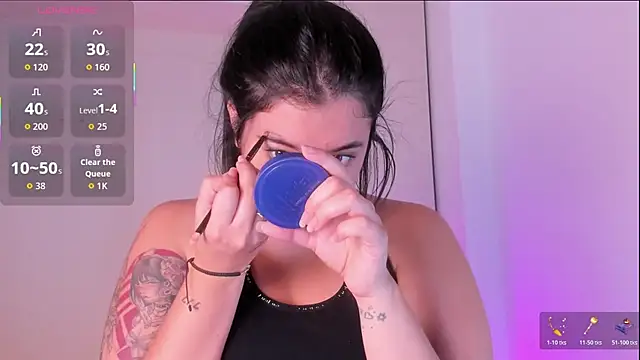 Snapshot of BrianaTaylorr chatting on 11/21/25, 08:18 BrianaTaylorr online show from 11/21/25, 08:18