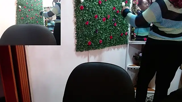 Snapshot of MIA__SPENCER chatting on 09/12/25, 12:05 MIA SPENCER online show from 09/12/25, 12:05