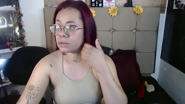 Snapshot of MIA__SPENCER chatting on 11/21/25, 09:02 MIA SPENCER online show from 11/21/25, 09:02