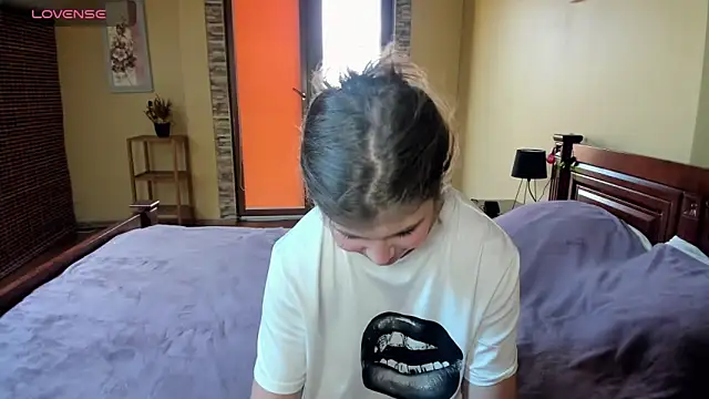 Snapshot of Lilly_Jess chatting on 09/15/25, 12:16 Lilly Jess online show from 09/15/25, 12:16