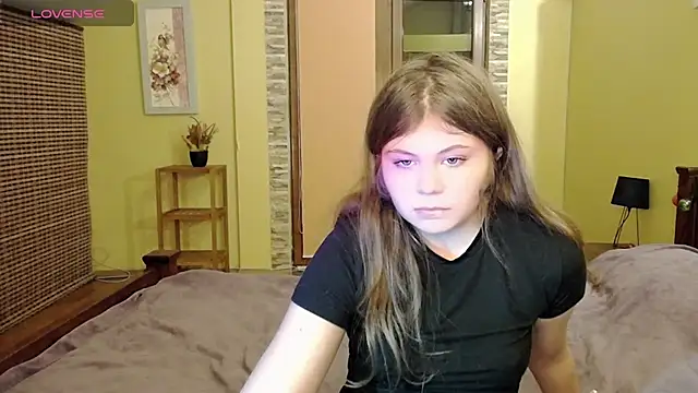 Snapshot of Lilly_Jess chatting on 10/08/25, 06:27 Lilly Jess online show from 10/08/25, 06:27