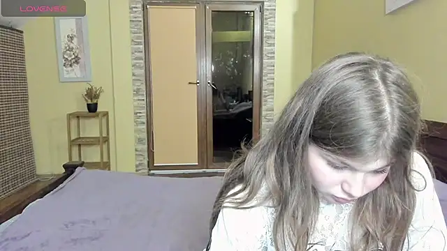 Snapshot of Lilly_Jess chatting on 10/16/25, 04:30 Lilly Jess online show from 10/16/25, 04:30