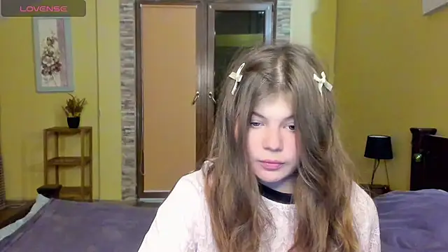 Snapshot of Lilly_Jess chatting on 10/27/25, 07:18 Lilly Jess online show from 10/27/25, 07:18