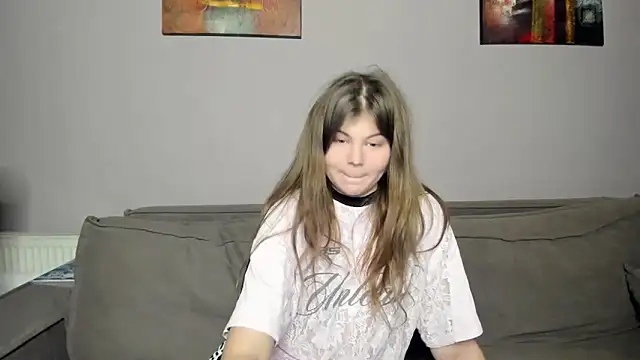 Snapshot of Lilly_Jess chatting on 11/10/25, 08:30 Lilly Jess online show from 11/10/25, 08:30