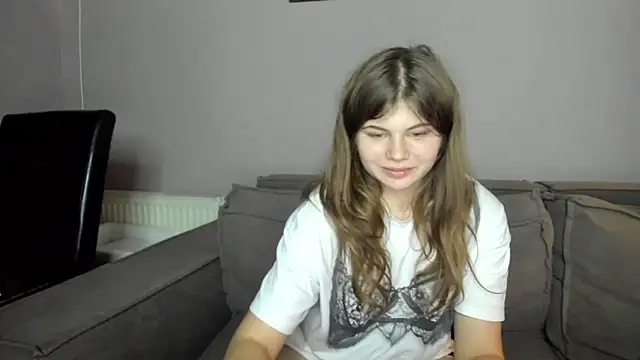 Snapshot of Lilly_Jess chatting on 11/18/25, 06:45 Lilly Jess online show from 11/18/25, 06:45