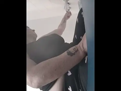 nakedgarbageperson online show from 10/28/25, 01:03