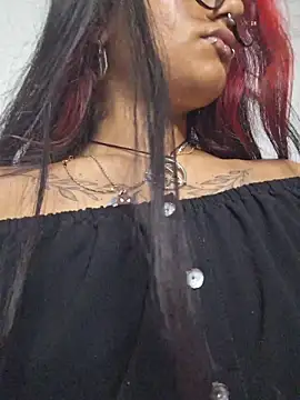 Snapshot of carolinerue chatting on 06/18/26, 06:34 carolinerue online show from 06/18/26, 06:34