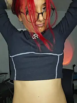 Snapshot of carolinerue chatting on 07/15/26, 12:49 carolinerue online show from 07/15/26, 12:49
