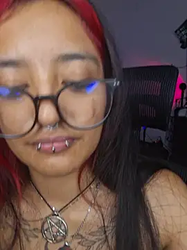 Snapshot of carolinerue chatting on 07/19/26, 12:47 carolinerue online show from 07/19/26, 12:47