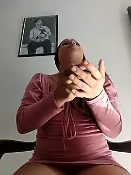 Shell Latina online show from 11/08/25, 01:33