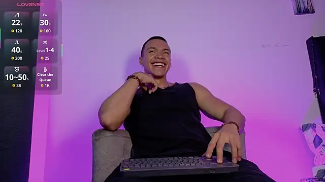 adriel escalante online show from 05/04/26, 01:45