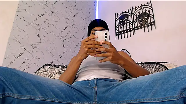 lorian vikel online show from 10/10/25, 09:47