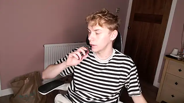 scottishtwink01 online show from 09/19/25, 05:13