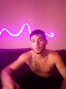 Snapshot of Bbzinha_18 chatting on 11/19/25, 08:14 Bbzinha 18 online show from 11/19/25, 08:14