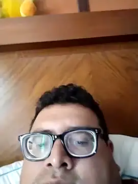 Snapshot of Santiagoqro85 chatting on 09/14/25, 03:55 Santiagoqro85 online show from 09/14/25, 03:55