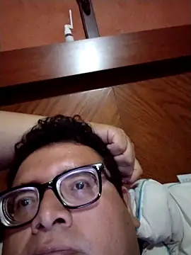 Snapshot of Santiagoqro85 chatting on 10/09/25, 03:26 Santiagoqro85 online show from 10/09/25, 03:26