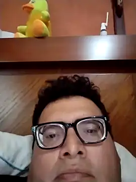 Snapshot of Santiagoqro85 chatting on 10/09/25, 05:33 Santiagoqro85 online show from 10/09/25, 05:33