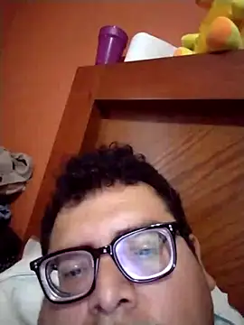 Snapshot of Santiagoqro85 chatting on 10/12/25, 01:32 Santiagoqro85 online show from 10/12/25, 01:32