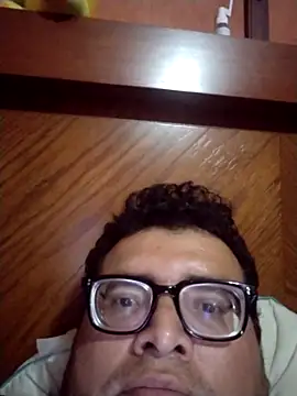 Snapshot of Santiagoqro85 chatting on 10/22/25, 03:07 Santiagoqro85 online show from 10/22/25, 03:07