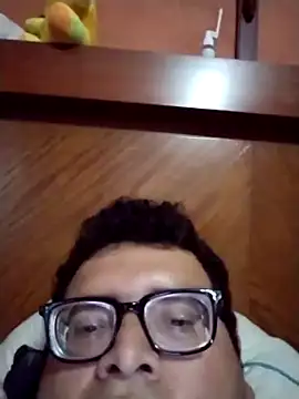 Snapshot of Santiagoqro85 chatting on 10/23/25, 01:32 Santiagoqro85 online show from 10/23/25, 01:32