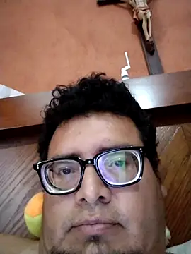 Snapshot of Santiagoqro85 chatting on 10/29/25, 07:04 Santiagoqro85 online show from 10/29/25, 07:04