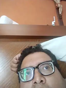 Snapshot of Santiagoqro85 chatting on 10/30/25, 05:46 Santiagoqro85 online show from 10/30/25, 05:46