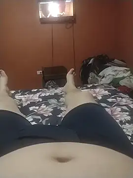 Snapshot of Santiagoqro85 chatting on 11/22/25, 04:11 Santiagoqro85 online show from 11/22/25, 04:11