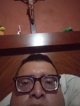 Snapshot of Santiagoqro85 chatting on 12/02/25, 02:17 Santiagoqro85 online show from 12/02/25, 02:17