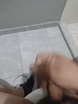 Snapshot of Santiagoqro85 chatting on 12/19/25, 05:31 Santiagoqro85 online show from 12/19/25, 05:31