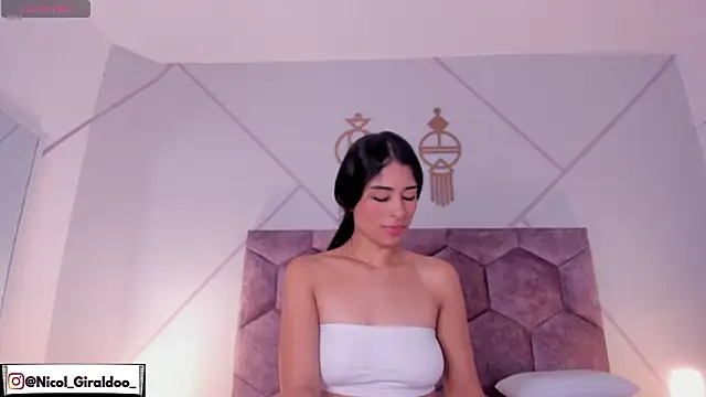 nicol giraldoo online show from 04/06/26, 04:46