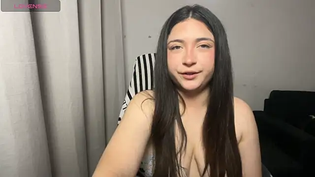 valentinauwu online show from 01/06/26, 02:15