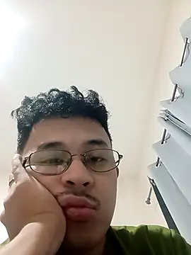 Snapshot of itsyour_Asianboy15 chatting on 04/15/26, 12:23 itsyour Asianboy15 online show from 04/15/26, 12:23