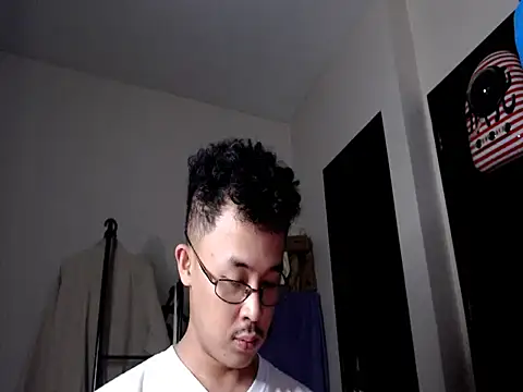 Snapshot of itsyour_Asianboy15 chatting on 04/16/26, 09:32 itsyour Asianboy15 online show from 04/16/26, 09:32