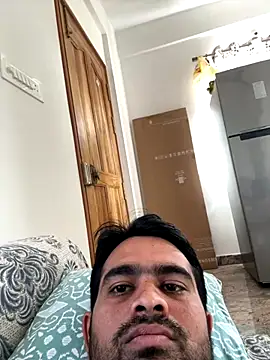 Snapshot of sunnu_97_ chatting on 12/17/25, 05:13 sunnu 97 online show from 12/17/25, 05:13