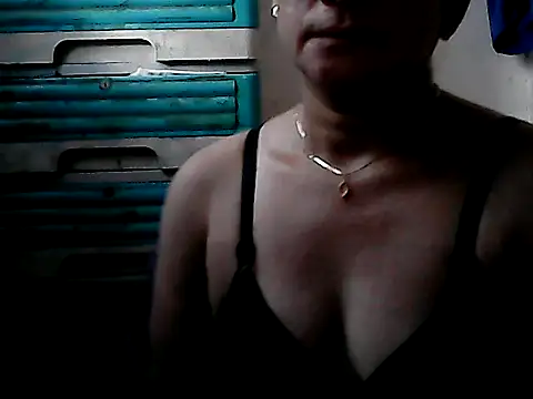 yoursPinayMama1682 online show from 10/19/25, 11:27