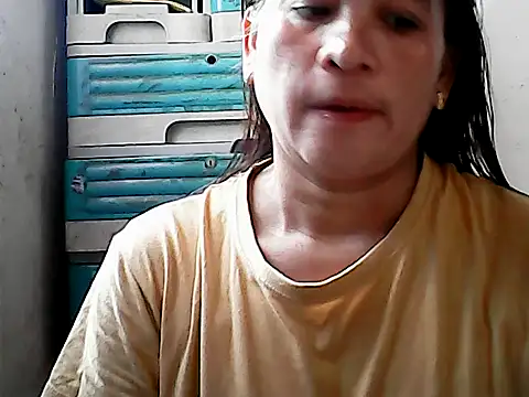 yoursPinayMama1682 online show from 11/25/25, 12:21