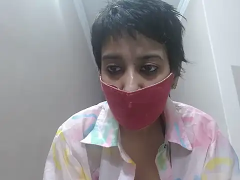 Snapshot of suzen_night chatting on 11/23/25, 05:02 suzen night online show from 11/23/25, 05:02