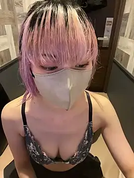 Snapshot of naginagisan chatting on 11/24/25, 10:04 naginagisan online show from 11/24/25, 10:04