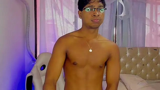 Snapshot of cassian_gold chatting on 10/18/25, 04:19 cassian gold online show from 10/18/25, 04:19