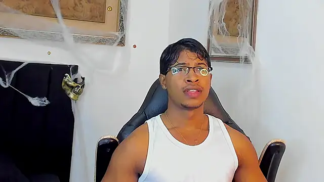 Snapshot of cassian_gold chatting on 10/23/25, 01:21 cassian gold online show from 10/23/25, 01:21