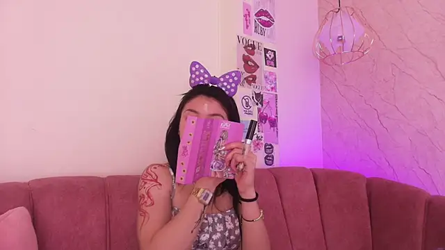 april bennett online show from 11/03/25, 12:17